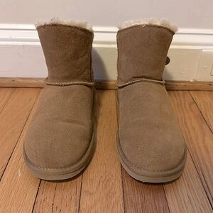 Size 8 Women’s BearPaw Warm Winter Boots (BROWN)